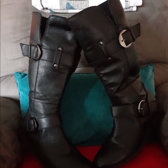 Boots - Picture 6 of 14